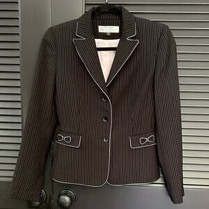 Tahari Coquette Office Siren Black & Pink Pinstripe Blazer, Bow Accents, Size 2P
